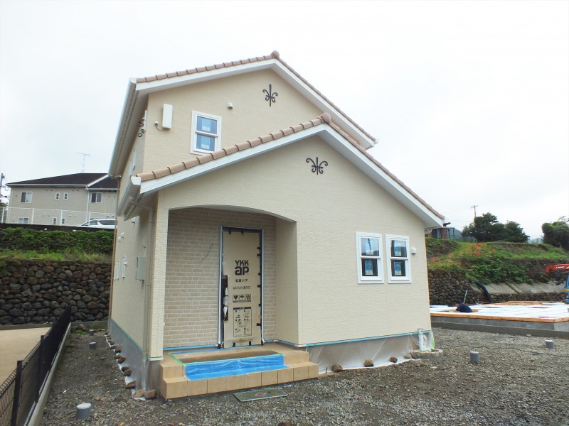 リバーサイド里 ＼ B号地 建売住宅 ／ 建具が入りました♪